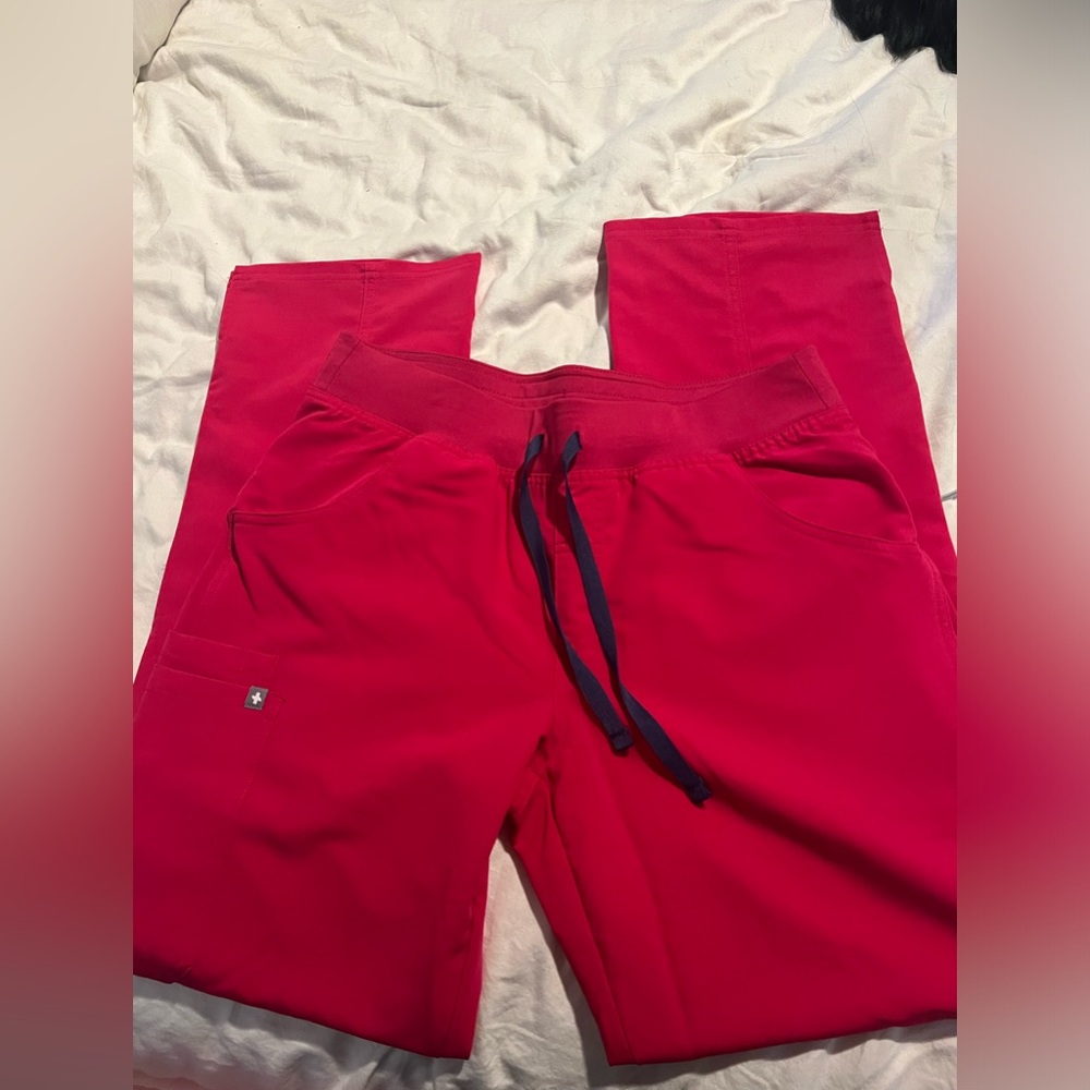 Women's FIGS Ultra Rose Kade™ - Cargo Scrub Pants M